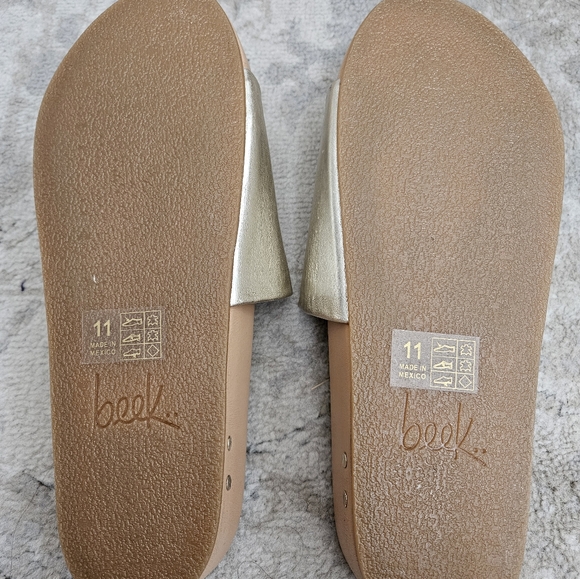 New BEEK Pelican Sandals in Gold (Platinum) - size 11 - Picture 4 of 9